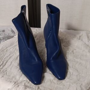 Nine West Blue Ankle Boots with Sleek Design